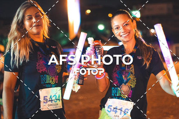 Achetez vos photos de l'vnementNeon Night Run 2019 - Belo Horizonte sur Fotop