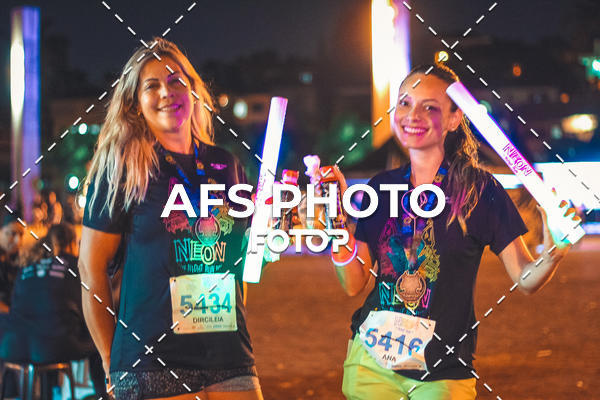 Achetez vos photos de l'vnementNeon Night Run 2019 - Belo Horizonte sur Fotop