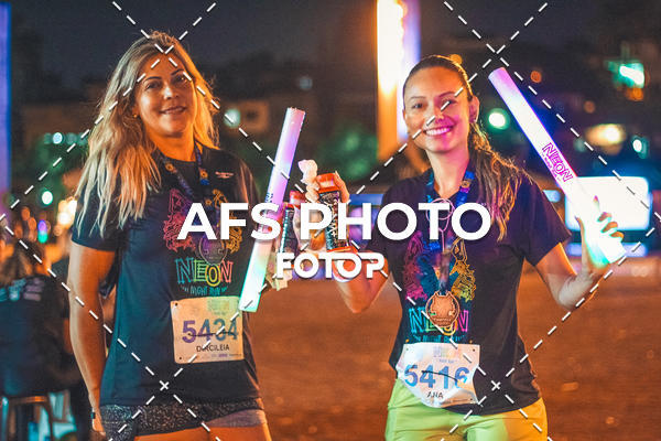 Achetez vos photos de l'vnementNeon Night Run 2019 - Belo Horizonte sur Fotop