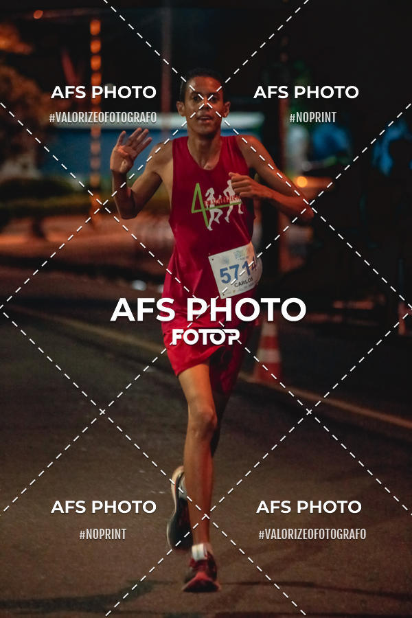 Buy your photos of the eventNeon Night Run 2019 - Belo Horizonte on Fotop