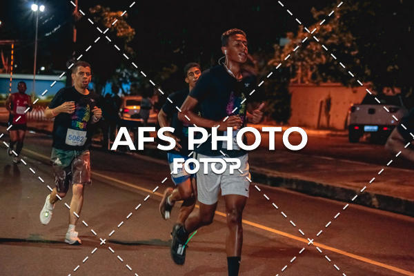 Compra tus fotos del eventoNeon Night Run 2019 - Belo Horizonte En Fotop