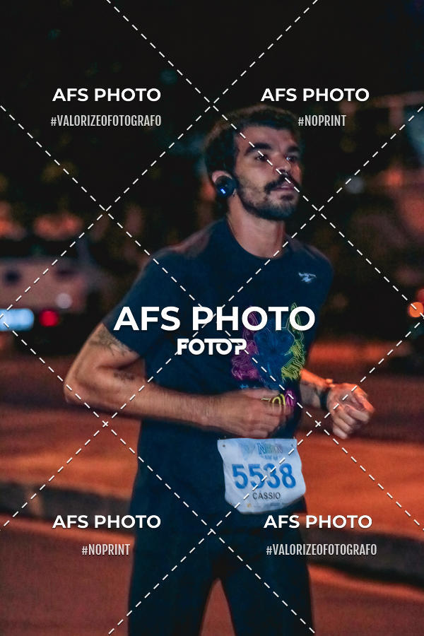 Buy your photos of the eventNeon Night Run 2019 - Belo Horizonte on Fotop