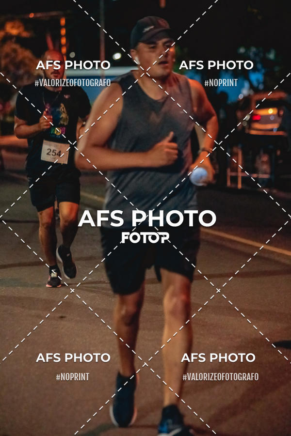 Buy your photos of the eventNeon Night Run 2019 - Belo Horizonte on Fotop