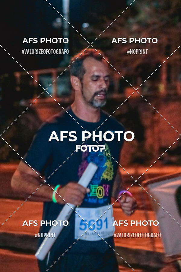 Buy your photos of the eventNeon Night Run 2019 - Belo Horizonte on Fotop