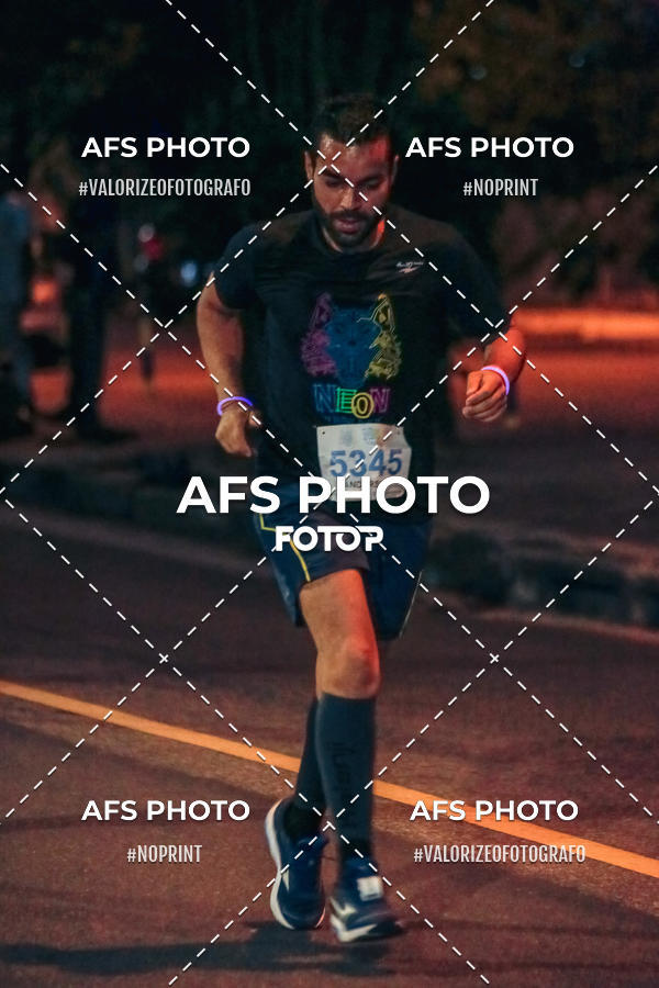 Buy your photos of the eventNeon Night Run 2019 - Belo Horizonte on Fotop