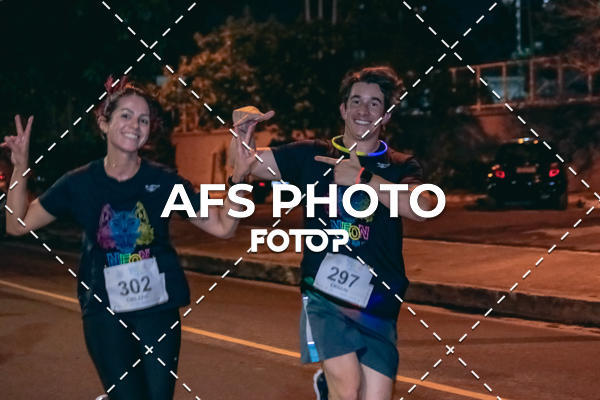 Compra tus fotos del eventoNeon Night Run 2019 - Belo Horizonte En Fotop