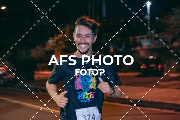 Compra tus fotos del eventoNeon Night Run 2019 - Belo Horizonte En Fotop