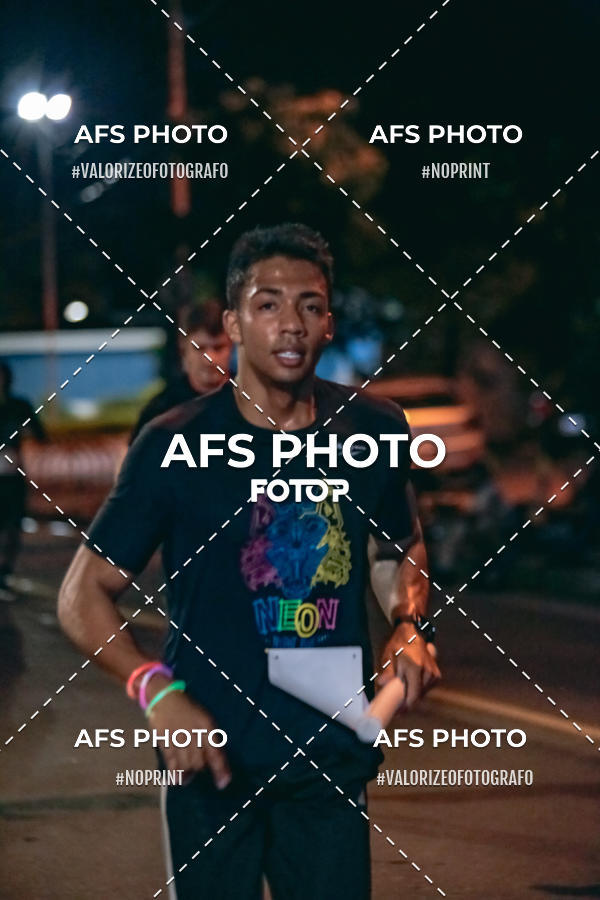 Compra tus fotos del eventoNeon Night Run 2019 - Belo Horizonte En Fotop