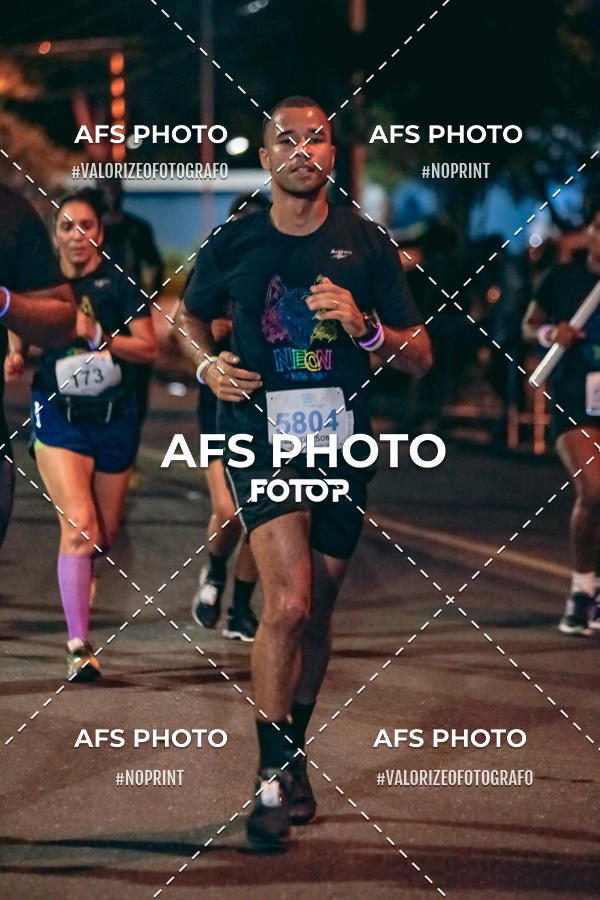 Compra tus fotos del eventoNeon Night Run 2019 - Belo Horizonte En Fotop