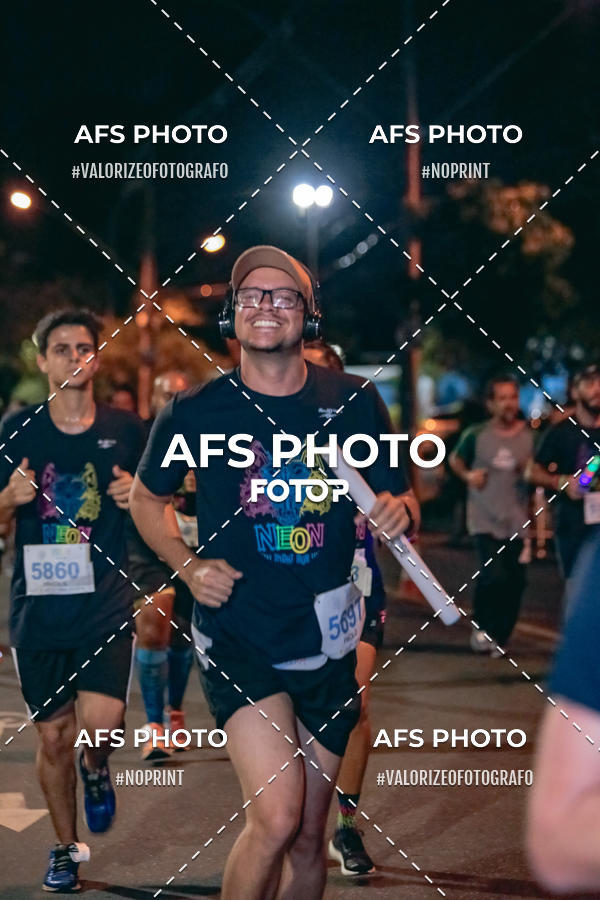 Compra tus fotos del eventoNeon Night Run 2019 - Belo Horizonte En Fotop