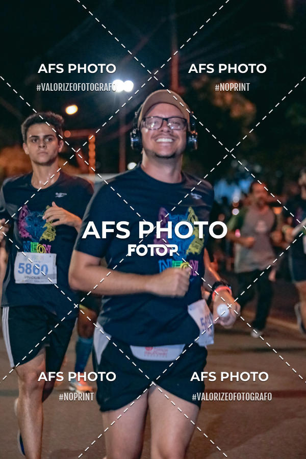 Compra tus fotos del eventoNeon Night Run 2019 - Belo Horizonte En Fotop