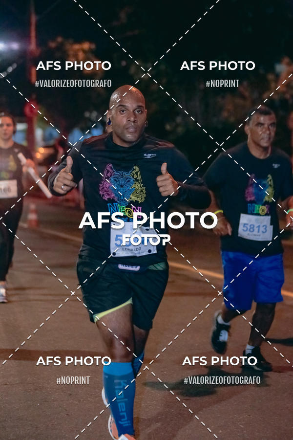 Compra tus fotos del eventoNeon Night Run 2019 - Belo Horizonte En Fotop