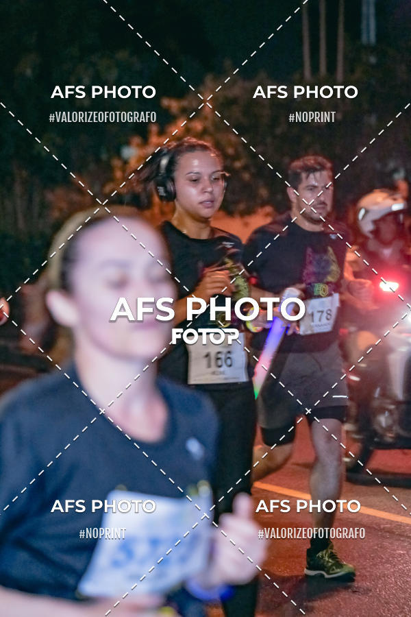 Buy your photos of the eventNeon Night Run 2019 - Belo Horizonte on Fotop