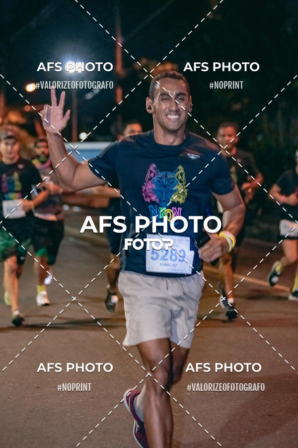 Buy your photos of the eventNeon Night Run 2019 - Belo Horizonte on Fotop