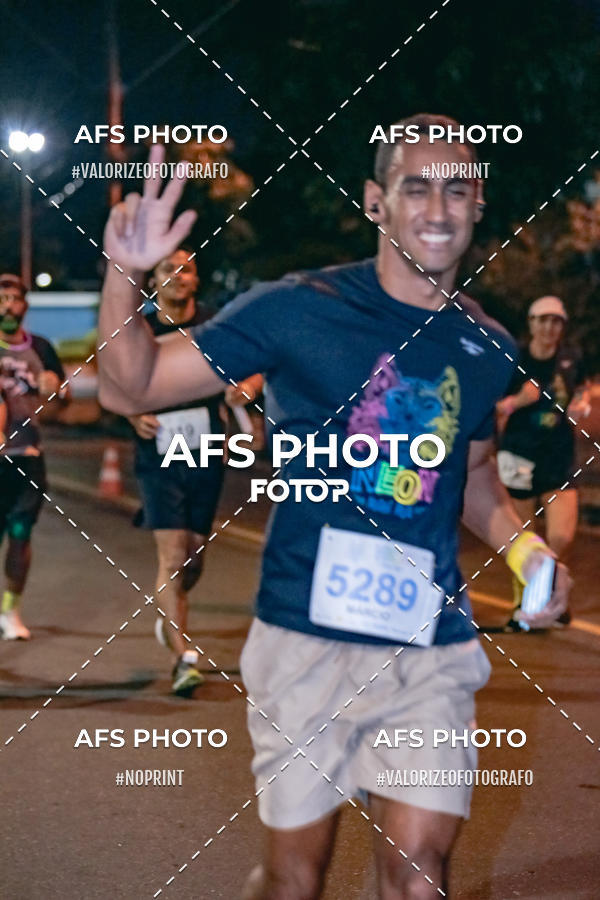 Buy your photos of the eventNeon Night Run 2019 - Belo Horizonte on Fotop