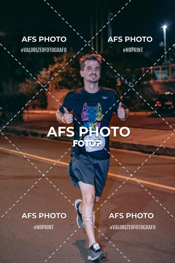 Buy your photos of the eventNeon Night Run 2019 - Belo Horizonte on Fotop