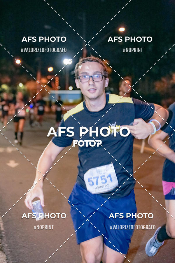 Buy your photos of the eventNeon Night Run 2019 - Belo Horizonte on Fotop