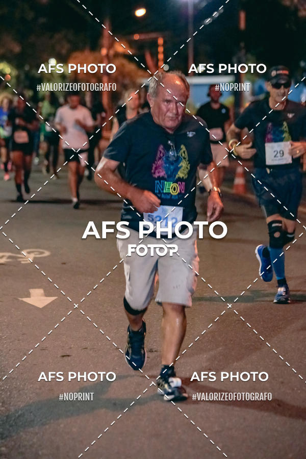 Buy your photos of the eventNeon Night Run 2019 - Belo Horizonte on Fotop