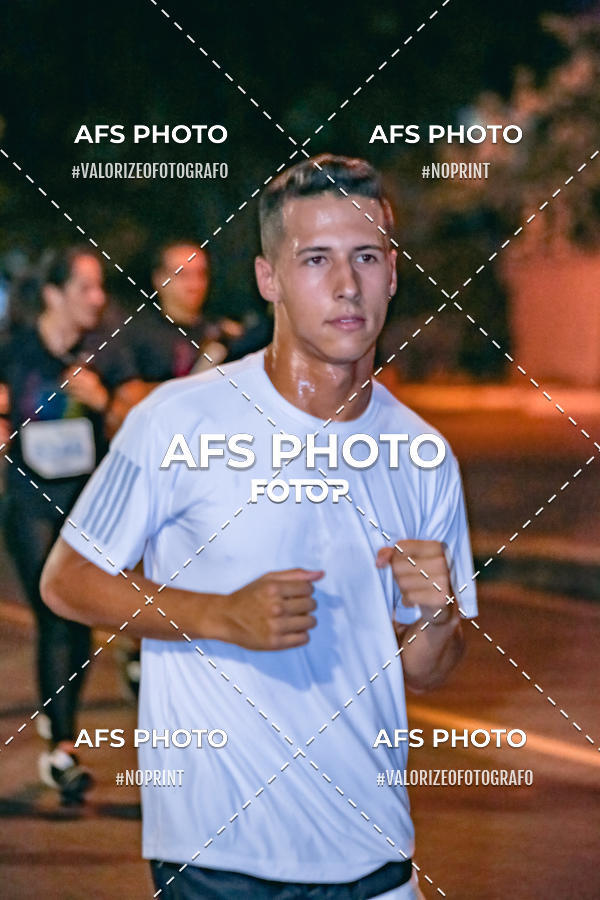 Buy your photos of the eventNeon Night Run 2019 - Belo Horizonte on Fotop