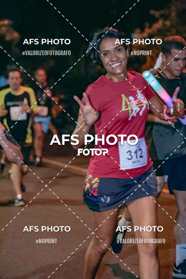 Buy your photos of the eventNeon Night Run 2019 - Belo Horizonte on Fotop