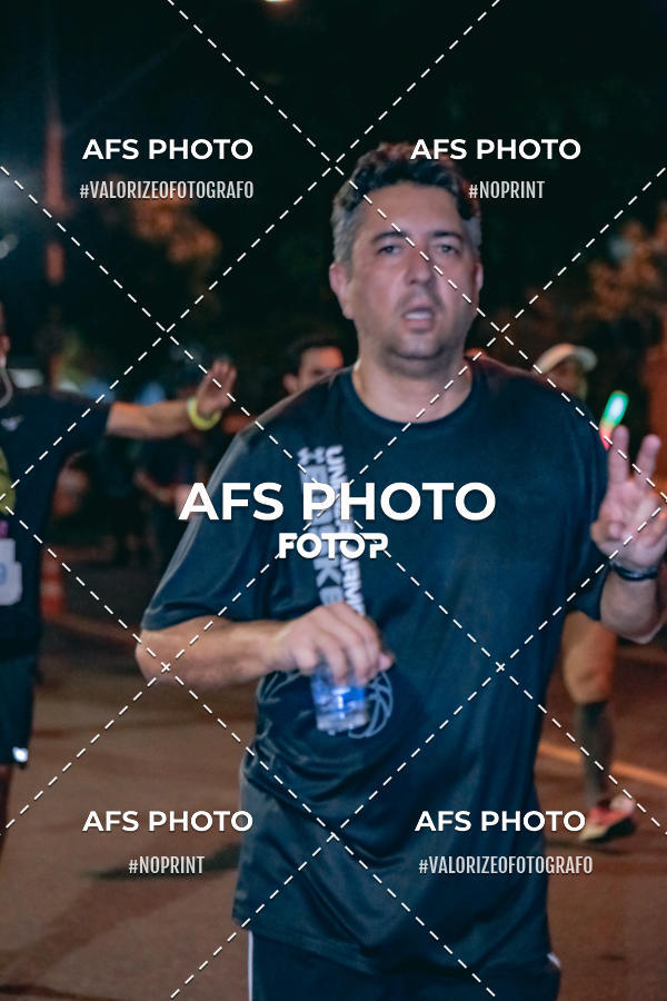 Buy your photos of the eventNeon Night Run 2019 - Belo Horizonte on Fotop