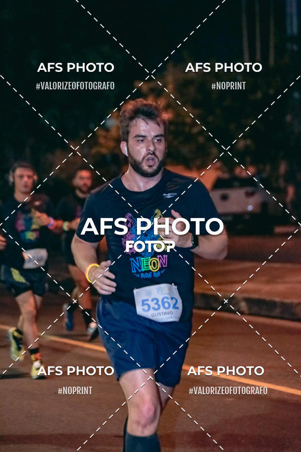 Buy your photos of the eventNeon Night Run 2019 - Belo Horizonte on Fotop