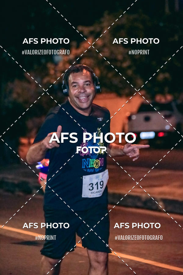 Achetez vos photos de l'vnementNeon Night Run 2019 - Belo Horizonte sur Fotop