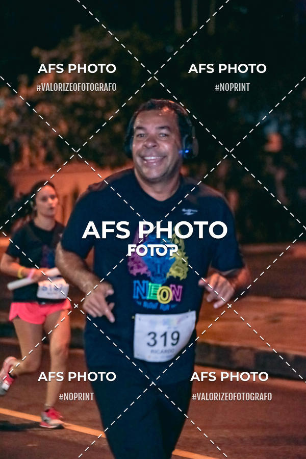 Achetez vos photos de l'vnementNeon Night Run 2019 - Belo Horizonte sur Fotop
