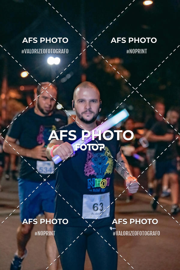 Achetez vos photos de l'vnementNeon Night Run 2019 - Belo Horizonte sur Fotop