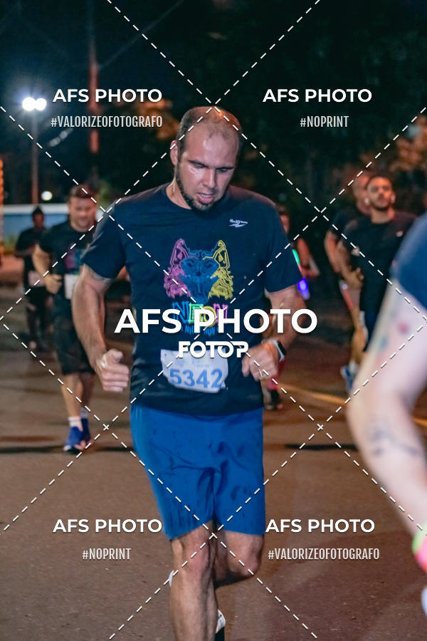 Achetez vos photos de l'vnementNeon Night Run 2019 - Belo Horizonte sur Fotop