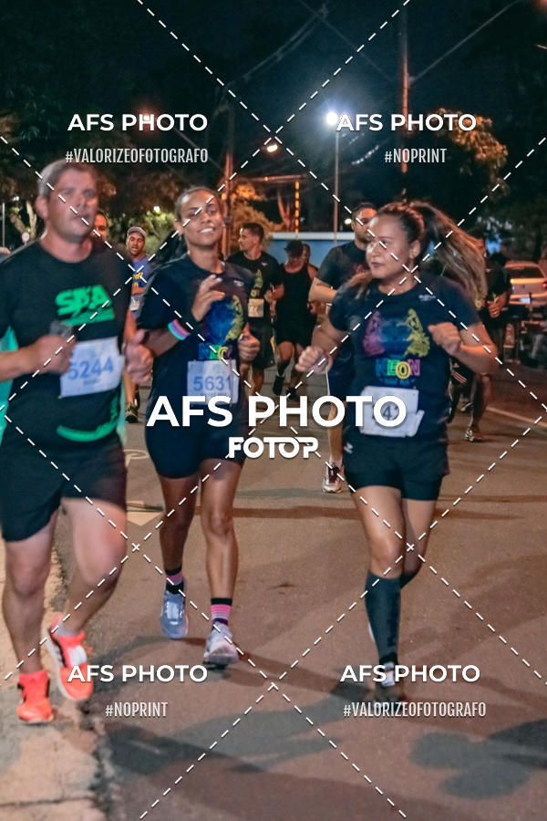 Achetez vos photos de l'vnementNeon Night Run 2019 - Belo Horizonte sur Fotop