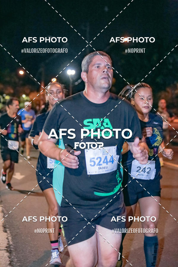 Achetez vos photos de l'vnementNeon Night Run 2019 - Belo Horizonte sur Fotop