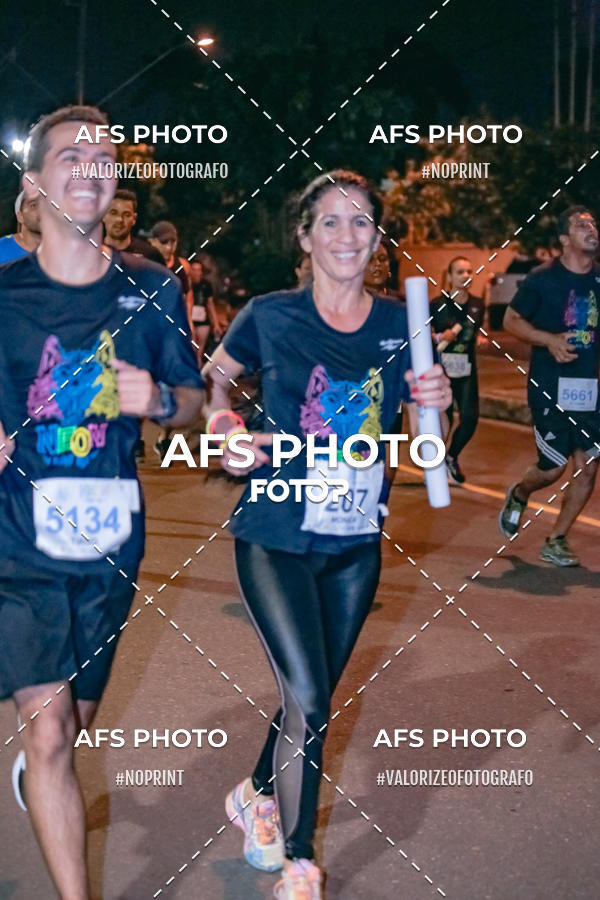 Achetez vos photos de l'vnementNeon Night Run 2019 - Belo Horizonte sur Fotop