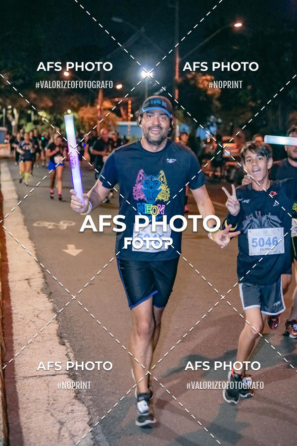 Achetez vos photos de l'vnementNeon Night Run 2019 - Belo Horizonte sur Fotop