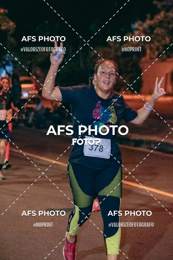 Achetez vos photos de l'vnementNeon Night Run 2019 - Belo Horizonte sur Fotop