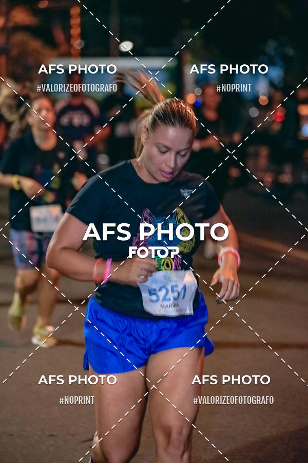 Achetez vos photos de l'vnementNeon Night Run 2019 - Belo Horizonte sur Fotop