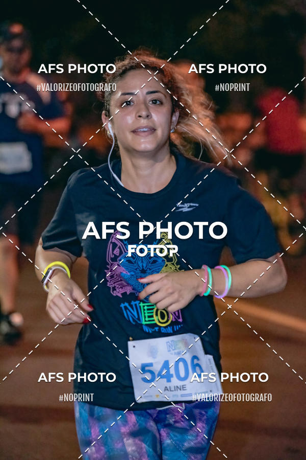 Achetez vos photos de l'vnementNeon Night Run 2019 - Belo Horizonte sur Fotop