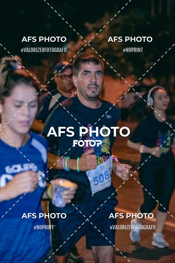 Achetez vos photos de l'vnementNeon Night Run 2019 - Belo Horizonte sur Fotop