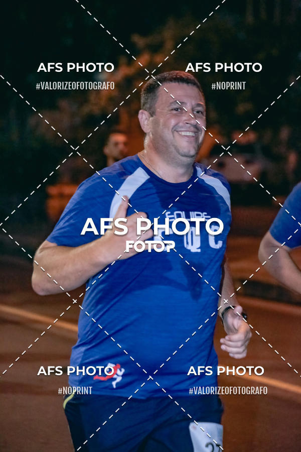 Achetez vos photos de l'vnementNeon Night Run 2019 - Belo Horizonte sur Fotop