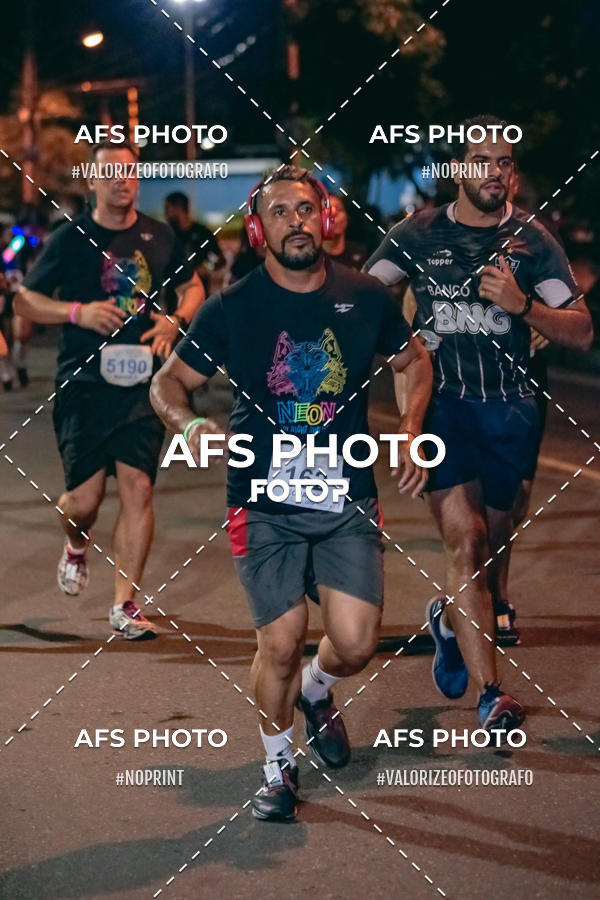 Achetez vos photos de l'vnementNeon Night Run 2019 - Belo Horizonte sur Fotop