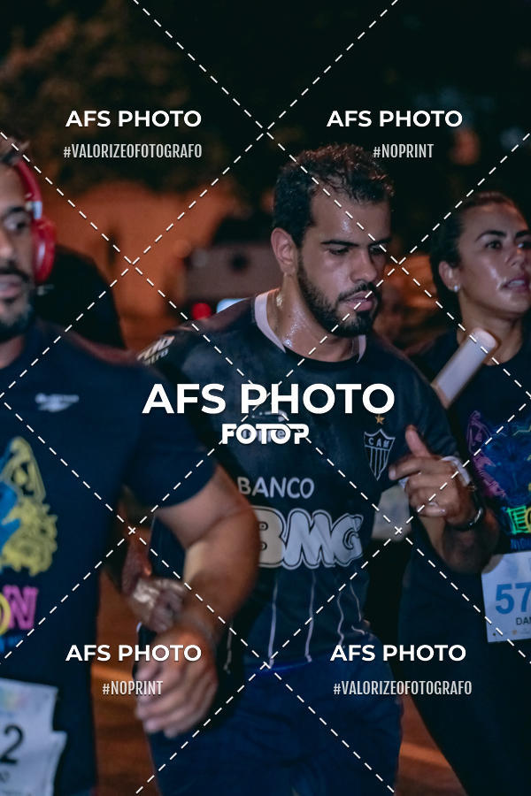 Achetez vos photos de l'vnementNeon Night Run 2019 - Belo Horizonte sur Fotop