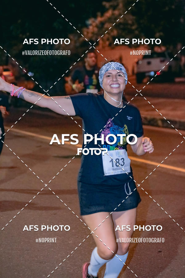 Achetez vos photos de l'vnementNeon Night Run 2019 - Belo Horizonte sur Fotop