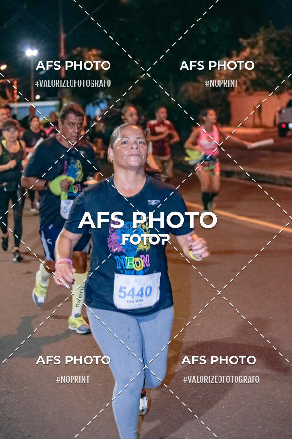 Achetez vos photos de l'vnementNeon Night Run 2019 - Belo Horizonte sur Fotop