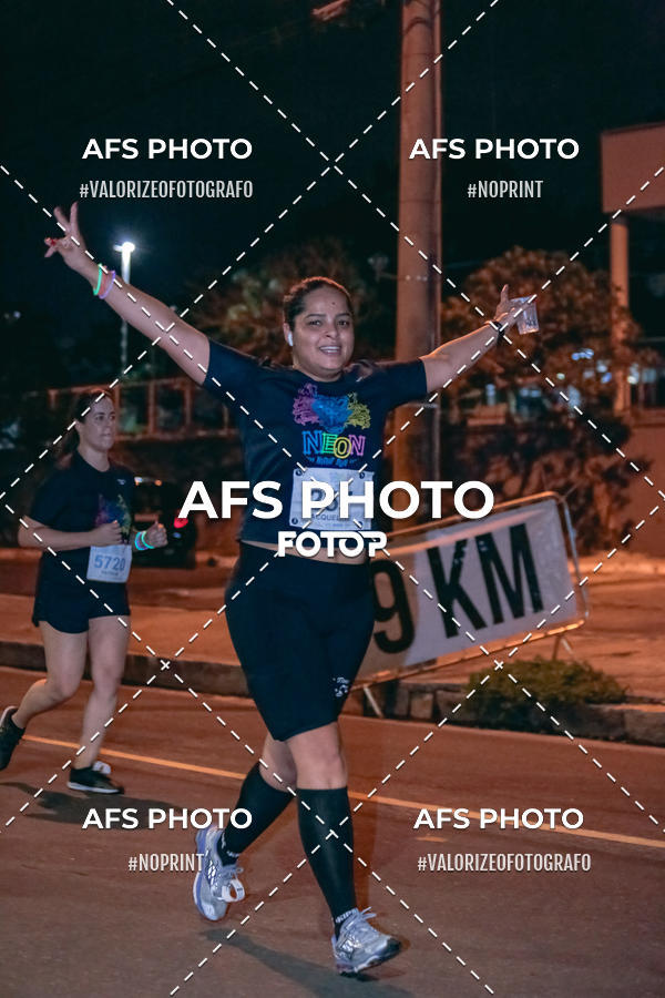 Buy your photos of the eventNeon Night Run 2019 - Belo Horizonte on Fotop