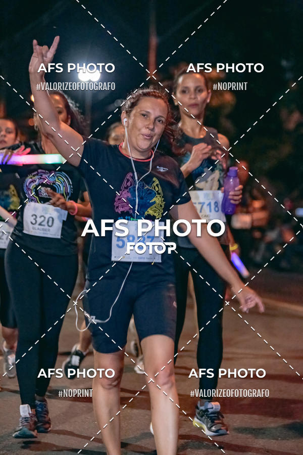 Acquista le foto dell'eventoNeon Night Run 2019 - Belo Horizonte in Fotop