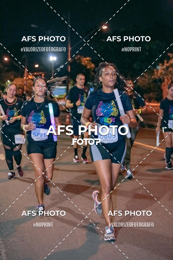 Compre as suas fotos do eventoNeon Night Run 2019 - Belo Horizonte no Fotop