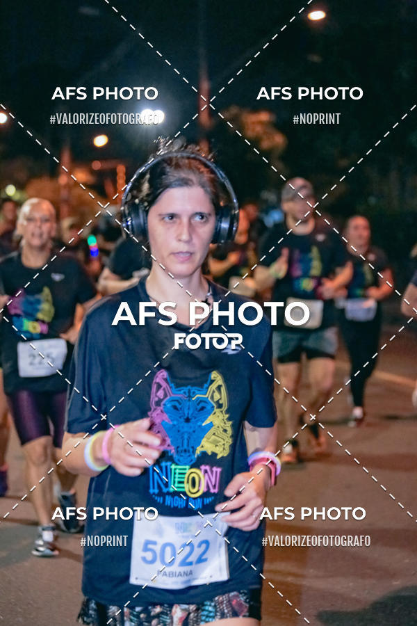 Compre as suas fotos do eventoNeon Night Run 2019 - Belo Horizonte no Fotop