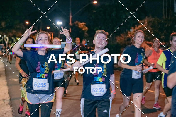 Compre as suas fotos do eventoNeon Night Run 2019 - Belo Horizonte no Fotop