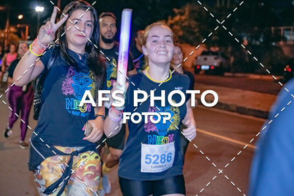 Compre as suas fotos do eventoNeon Night Run 2019 - Belo Horizonte no Fotop