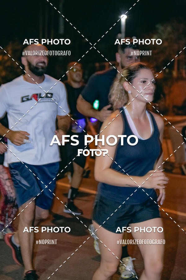 Achetez vos photos de l'vnementNeon Night Run 2019 - Belo Horizonte sur Fotop